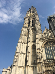Antwerpen_Kathedraal_toren_160x240.jpg(65991 byte)