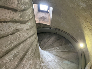 メッヒェレン聖ロンバウツ大聖堂　塔の螺旋階段