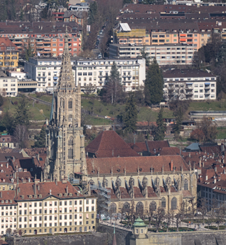 ベルンの聖ヴィンセンティウス大聖堂（全景）Bern_Kathedral_Luchtphoto
