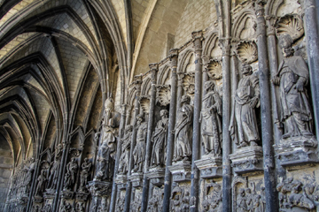 Tournai_Cathedral_Gotik_360x240.jpeg(127208 byte)